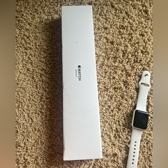 Apple Watch Series 3 - Picture 2 of 3